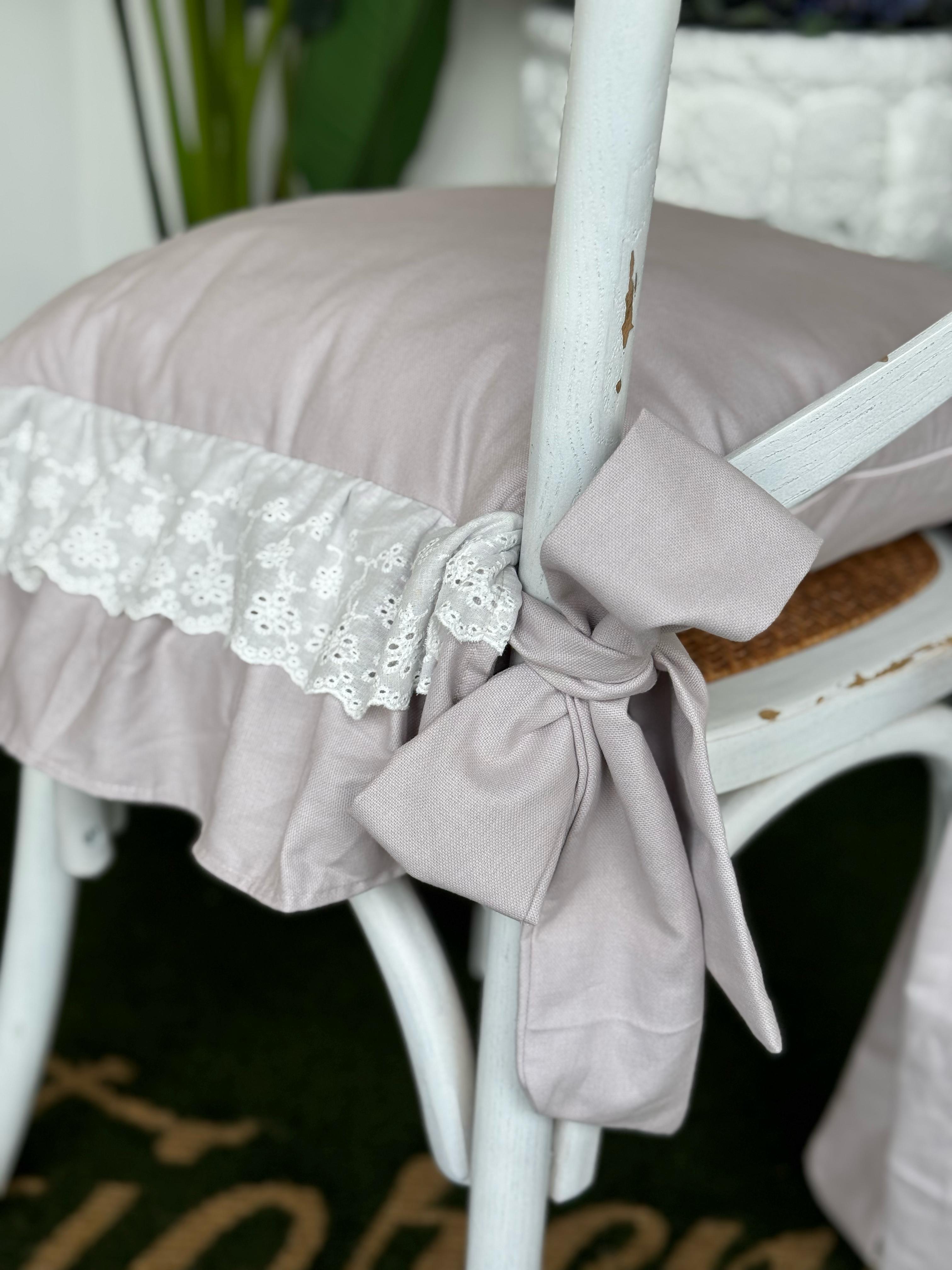 Cuscino da sedia sartoriale in panama rosa cipria con pizzo sangallo - 45x45 cm - Fiorentino Home